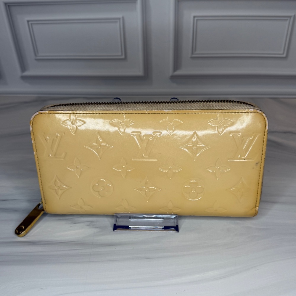 Louis Vuitton Vernis Cream Patent Leather Long Zip Wallet | Authentic - Picture 3 of 15